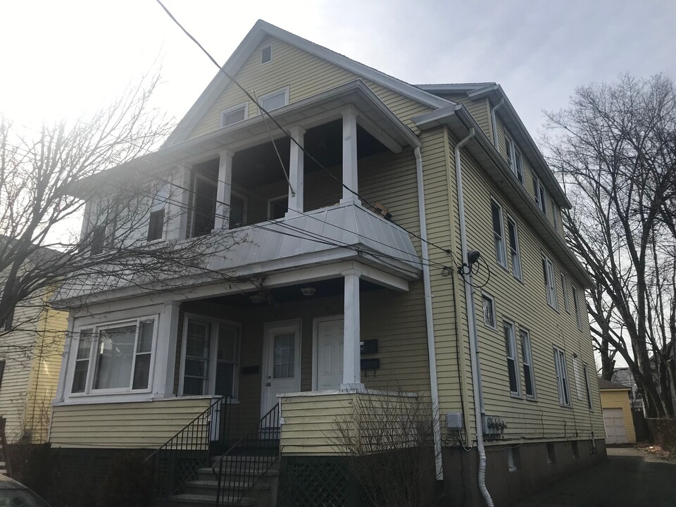 23 Clinton Ave in Middletown, CT - Building Photo