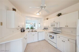 550 Gabriel Cir in Naples, FL - Building Photo - Building Photo