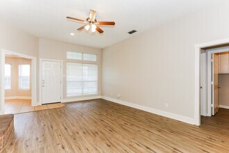 724 Nicole Dr in Burleson, TX - Foto de edificio - Building Photo