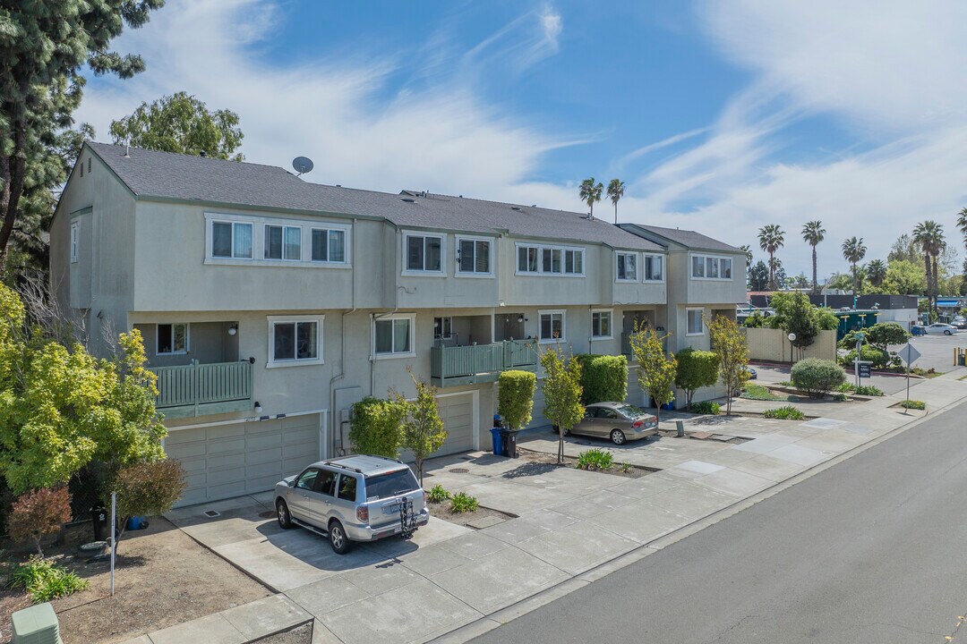 40710-40742 Chapel Way in Fremont, CA - Foto de edificio