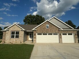 2641 Cherry Farms Dr in Maryville, IL - Building Photo