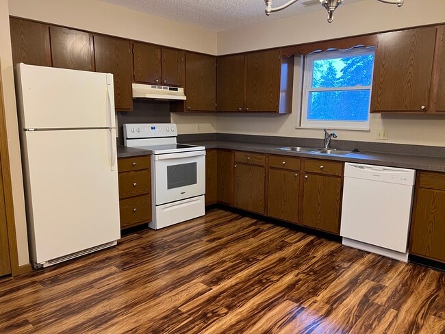 3520 Weiss St, Unit 3 in Saginaw, MI - Foto de edificio - Building Photo