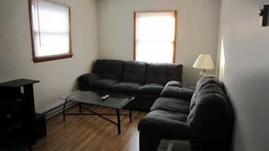 481 Pocahontas Ave, Unit B in Ronceverte, WV - Building Photo - Building Photo