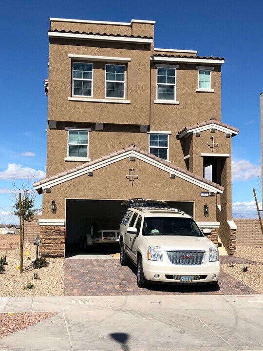 799 N Water St, Unit 2 Bedroom 2 Bathroom Apt in Henderson, NV - Building Photo