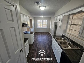 4061 Spring Hollow Dr in Memphis, TN - Building Photo - Building Photo