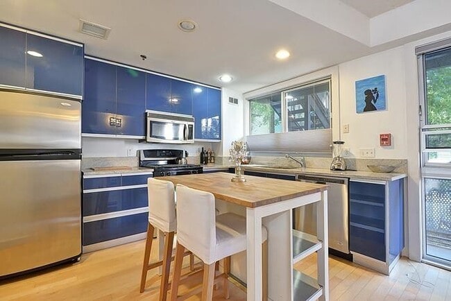 557 2nd St in Hoboken, NJ - Foto de edificio - Building Photo