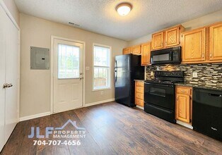 268 Southcircle Dr NW in Concord, NC - Building Photo - Building Photo