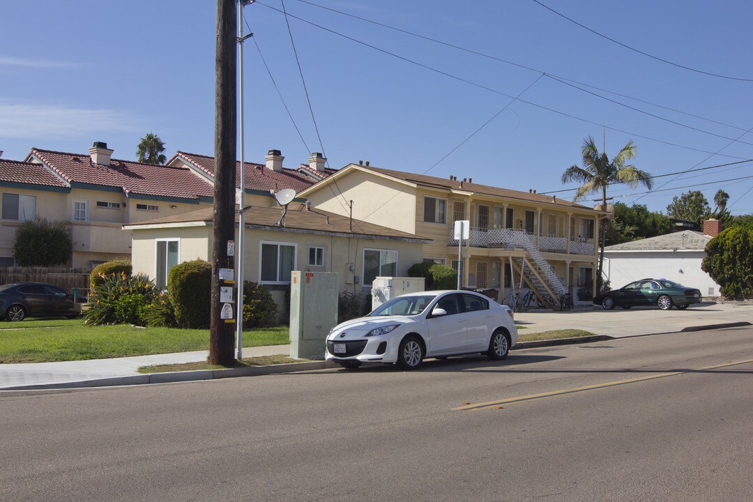 1680 Missouri St in San Diego, CA - Foto de edificio