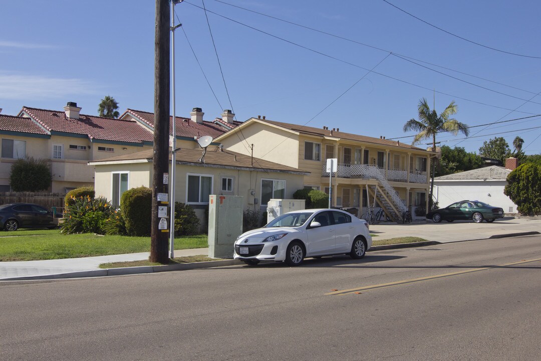 1680 Missouri St in San Diego, CA - Building Photo