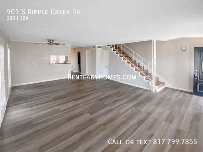 901 S Ripple Creek Dr in Houston, TX - Building Photo - Building Photo