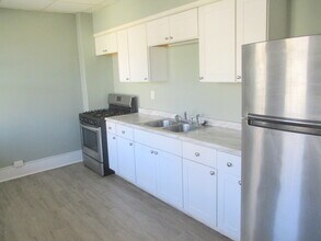 328 Park Rd, Unit 2 in Ambridge, PA - Building Photo - Building Photo