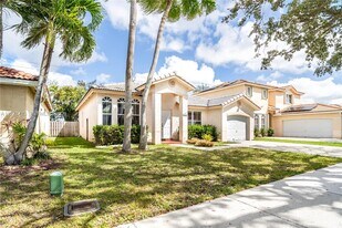 13781 N Garden Cove Circle in Davie, FL - Building Photo