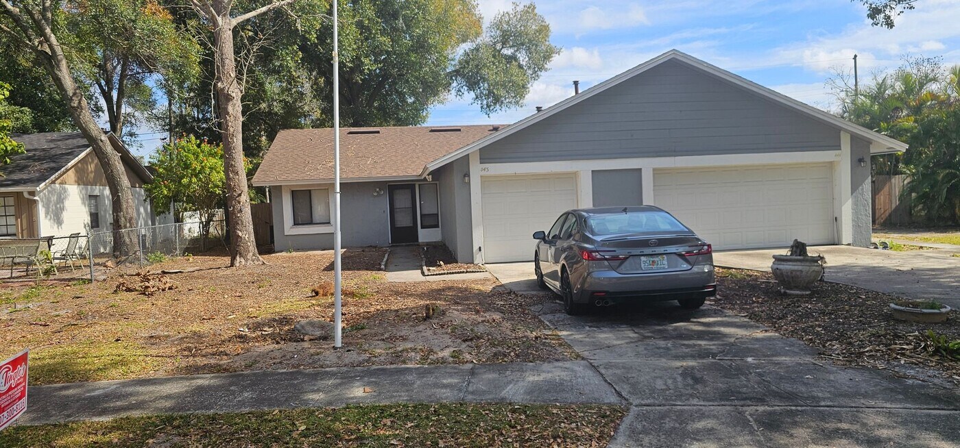 443 Lakeside Pl in Casselberry, FL - Building Photo