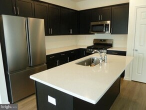 860 Champions Dr in Drums, PA - Foto de edificio - Building Photo