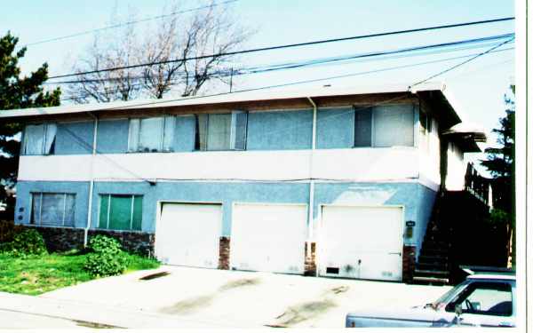 9824-9828 Bancroft Ave in Oakland, CA - Building Photo - Building Photo