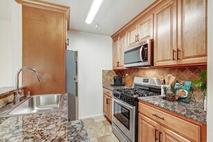 Sophia Ridge in Northridge, CA - Building Photo