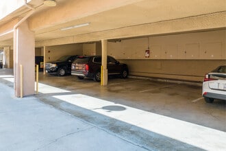 1025 S Holt Ave in Los Angeles, CA - Building Photo - Building Photo