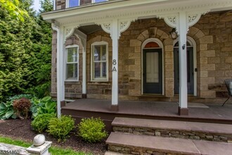 8 Bridge St in Stockton, NJ - Foto de edificio - Building Photo