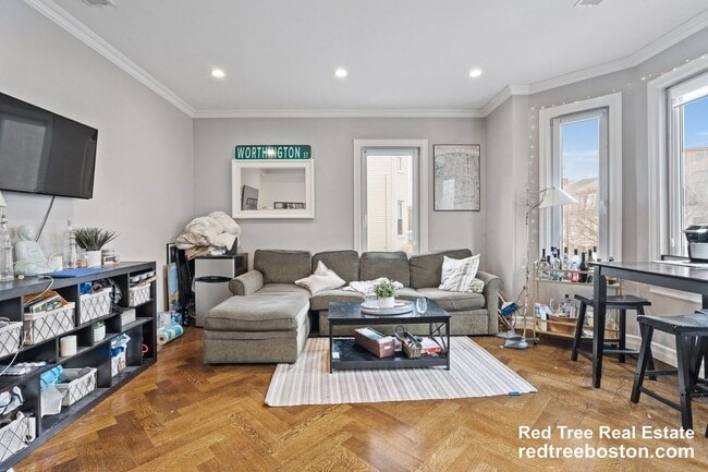 1580 Tremont St in Boston, MA - Foto de edificio - Building Photo