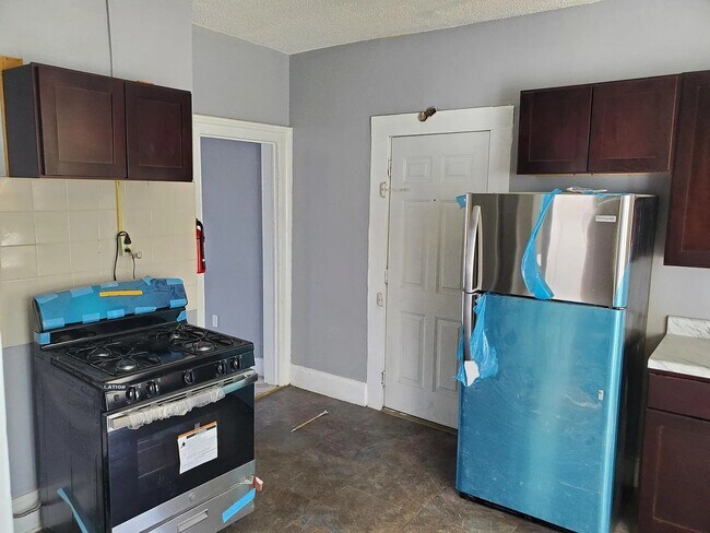 113 Lyon St, Unit 2L in Paterson, NJ - Building Photo - Building Photo