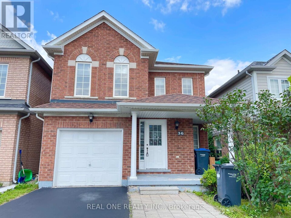 36 Tideland Dr in Brampton, ON - Building Photo