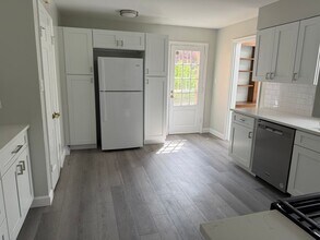 5300 Portsmouth Rd in Bethesda, MD - Building Photo - Building Photo