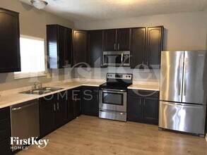 562 Farnham Dr in Westfield, IN - Building Photo - Building Photo