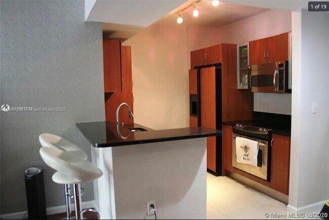18800 NE 29th Ave in Aventura, FL - Building Photo - Building Photo