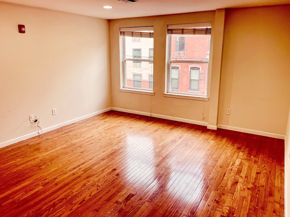 1521 N 15th St in Philadelphia, PA - Building Photo