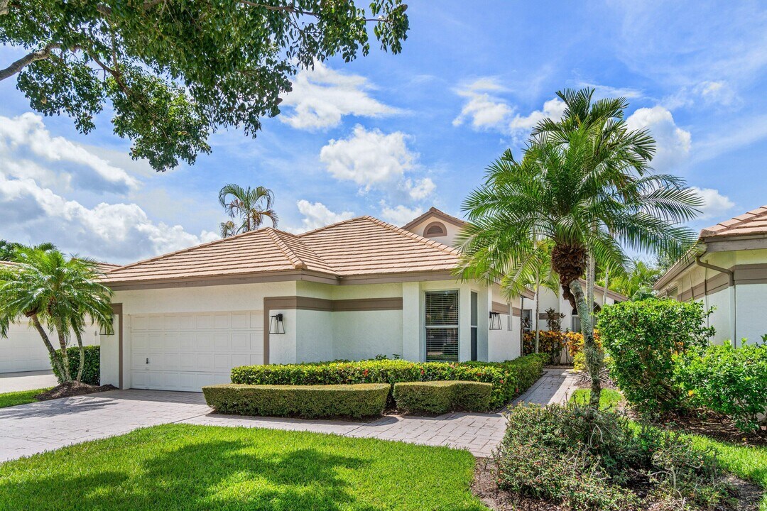 2082 NW 56th St in Boca Raton, FL - Building Photo