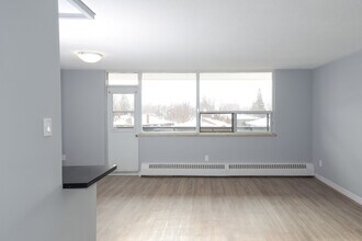 2185 Lawrence Avenue East in Toronto, ON - Building Photo - Building Photo