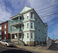305-309 Almond St in Fall River, MA - Building Photo