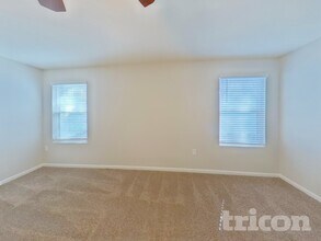 8430 Cape Fox Dr, Unit 402 in Jacksonville, FL - Building Photo - Building Photo