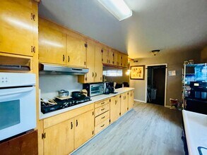 1121 W Churchill St in Stockton, CA - Building Photo - Building Photo