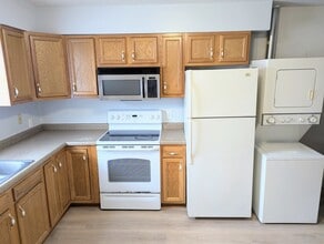 182 3rd Ave, Unit 182 in Marion, IA - Building Photo - Building Photo