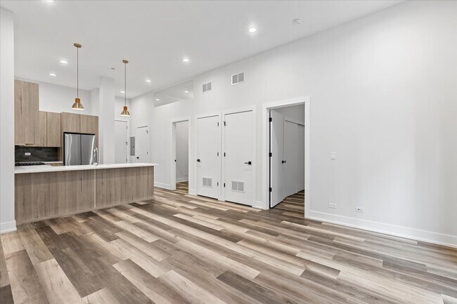 property at 2317 N Clark St