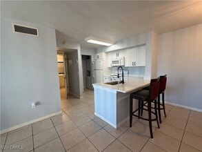 1150 Wildwood Lakes Blvd, Unit 102 in Naples, FL - Building Photo - Building Photo