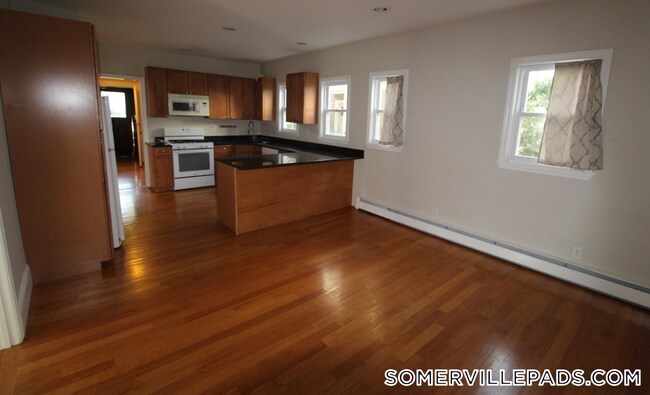 6 Warner St in Somerville, MA - Building Photo - Building Photo