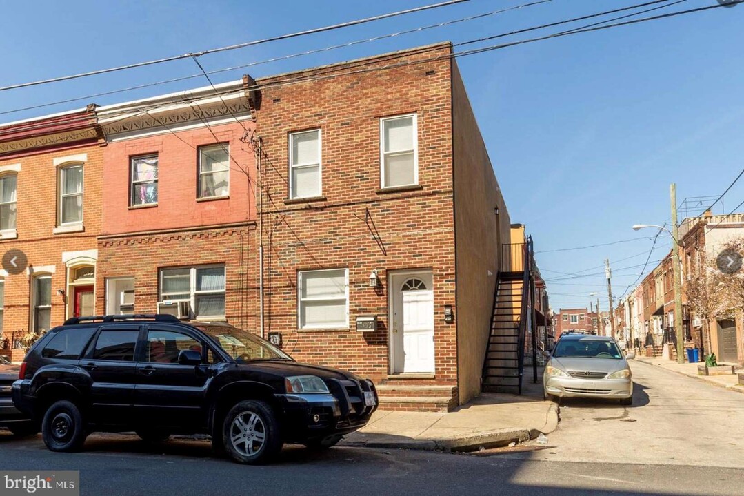 1830 S 9th St in Philadelphia, PA - Building Photo