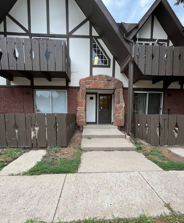 3250 O'Neal Cir in Boulder, CO - Building Photo
