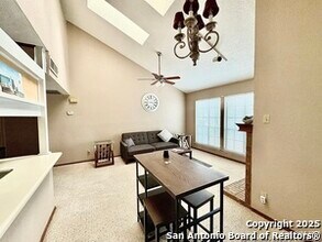 8633 Datapoint Dr in San Antonio, TX - Building Photo - Building Photo
