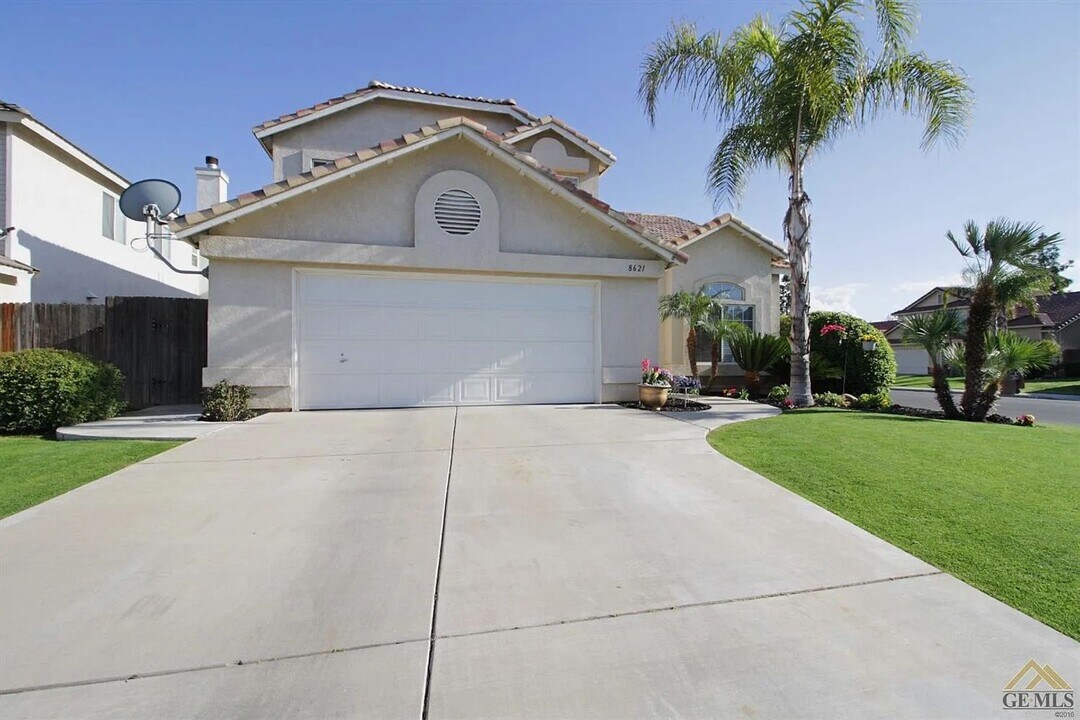 Charming 4-Bedroom Home in the Riverlakes  in Bakersfield, CA - Building Photo