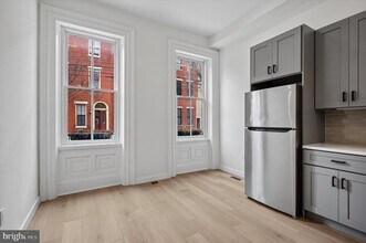 627 N 16th St in Philadelphia, PA - Foto de edificio - Building Photo