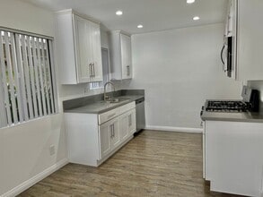 Oxford Villa Apartments in Los Angeles, CA - Building Photo - Building Photo