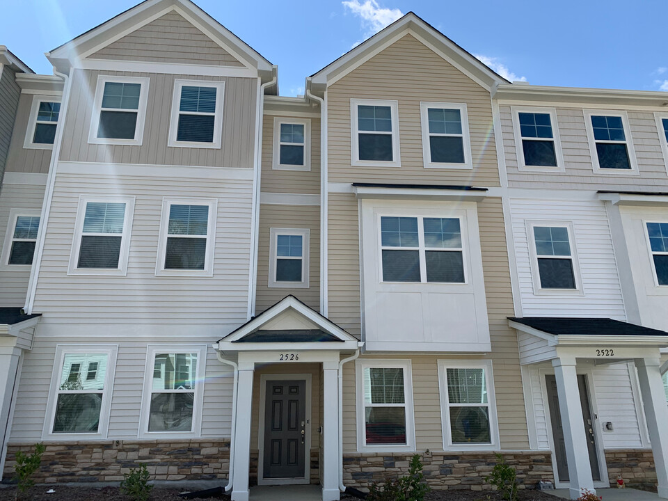 Room in Townhome on Chert Ln in Raleigh, NC - Building Photo
