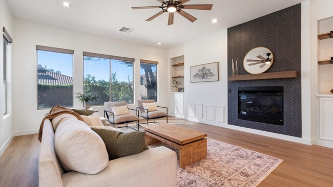 property at 2025 W Calle De Sol