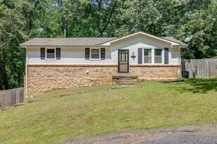 1143 Chestnut Dr in Burns, TN - Building Photo