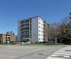 Tomanaco Apartments in Toronto, ON - Building Photo