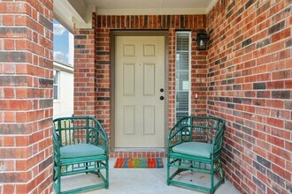 1402 Tumbling River Dr in Leander, TX - Foto de edificio - Building Photo