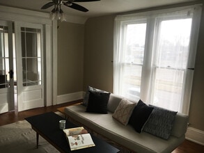 2424 S Harrison St, Unit Apt 2 in Fort Wayne, IN - Foto de edificio - Building Photo